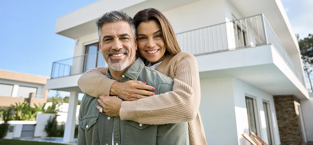 couple-moving-home